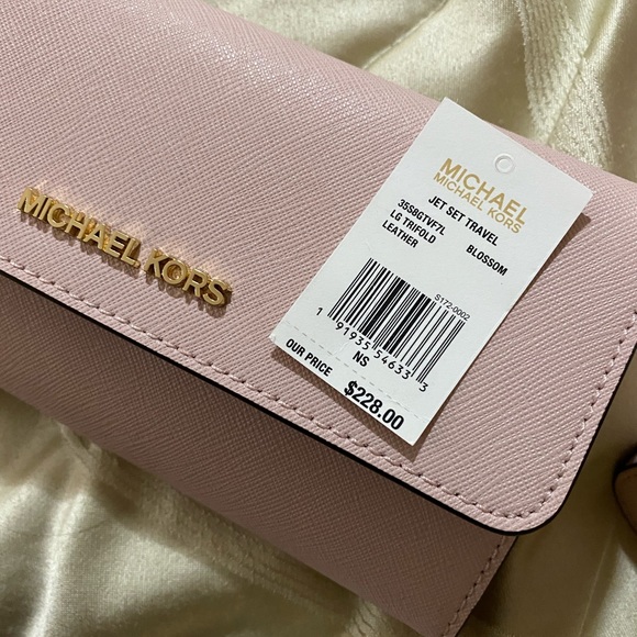 Michael Kors Set! - Picture 6 of 6